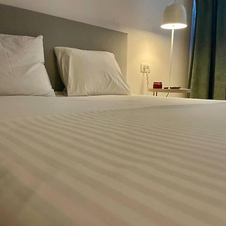 Sky Residence Airport Therme Otopeni 4 Екстер'єр фото